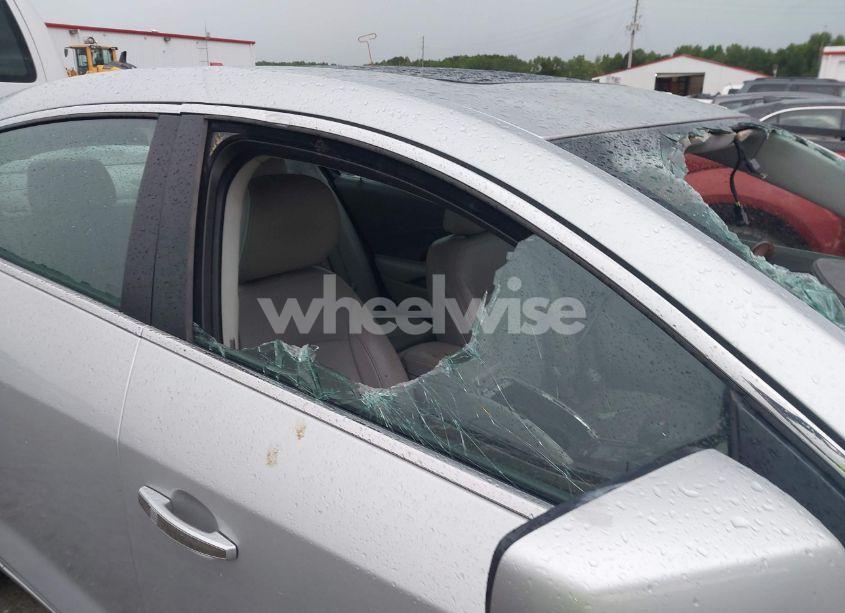 Photo 6 of 2011 Buick Lacrosse CXL (VIN 1G4GC5ED0BF169316)