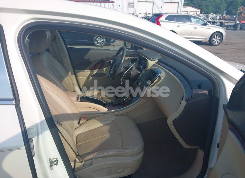 Photo 5 of 2010 Buick Lacrosse CXL (VIN 1G4GC5EG1AF226647)