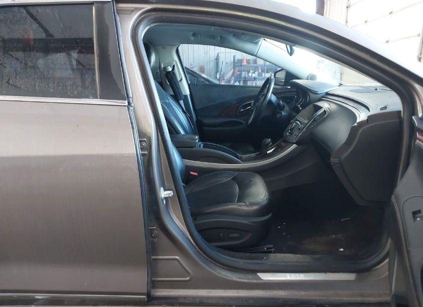 Photo 5 of 2010 Buick Lacrosse CXL (VIN 1G4GC5EG5AF322233)