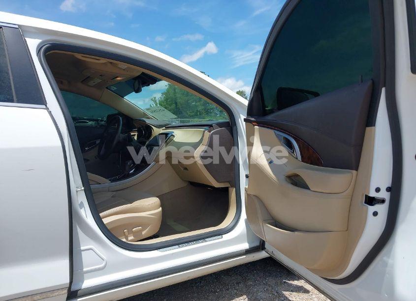 Photo 12 of 2010 Buick Lacrosse CXL (VIN 1G4GC5EG8AF178340)