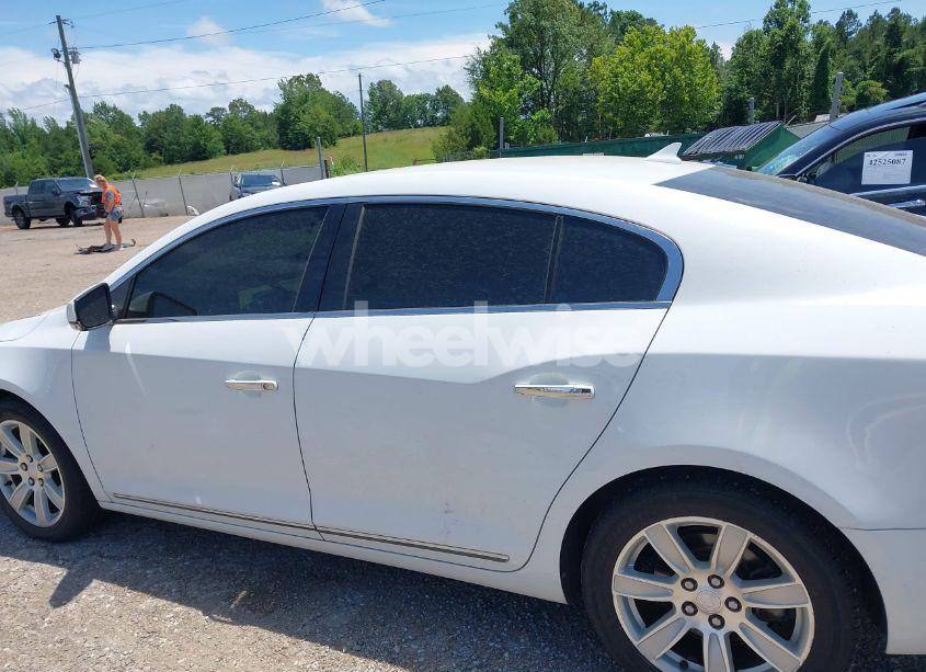 Photo 16 of 2010 Buick Lacrosse CXL (VIN 1G4GC5EG8AF178340)