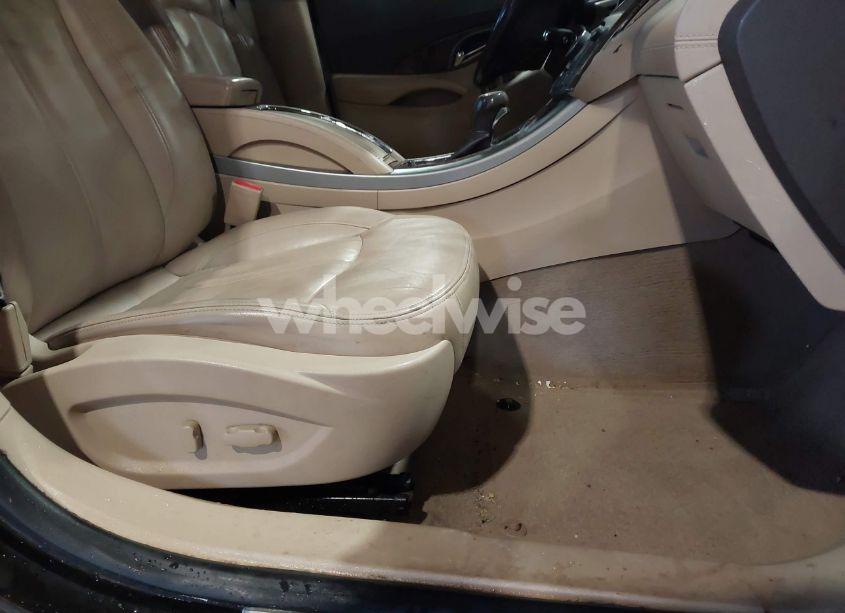 Photo 5 of 2013 Buick Lacrosse (VIN 1G4GC5ER2DF176539)