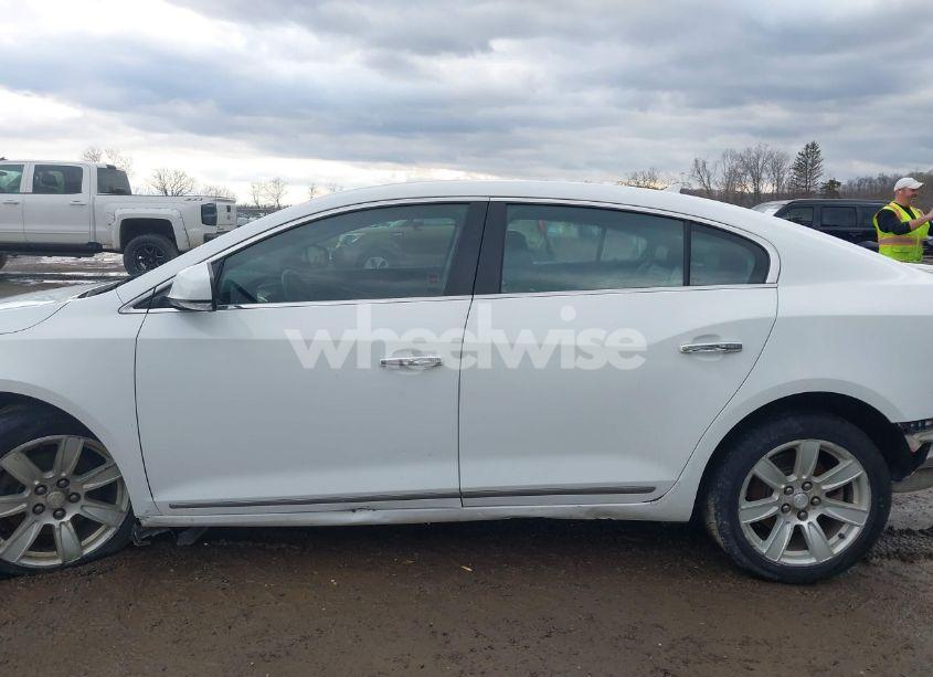 Photo 15 of 2010 Buick Lacrosse N/A (VIN 1G4GD5DE4AF198985)