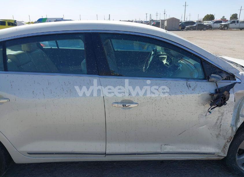 Photo 12 of 2011 Buick Lacrosse CXS (VIN 1G4GE5ED8BF377695)