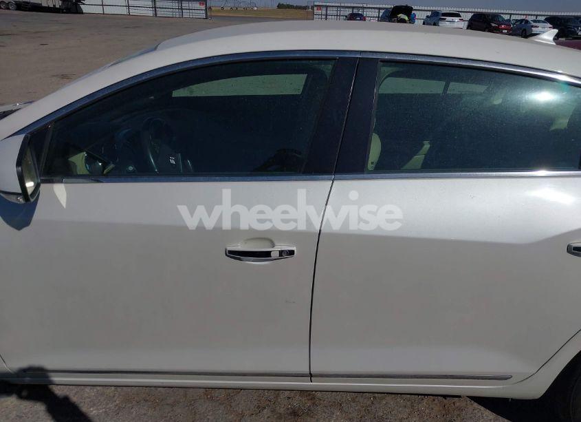 Photo 13 of 2011 Buick Lacrosse CXS (VIN 1G4GE5ED8BF377695)