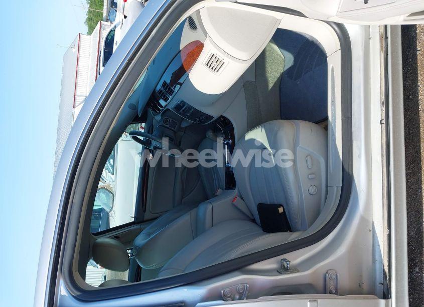 Photo 5 of 2011 Buick Lucerne CXL (VIN 1G4HC5EM4BU119938)