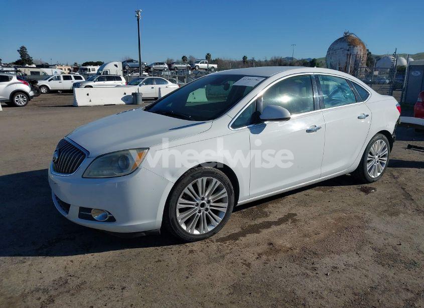 Photo 2 of 2013 Buick Verano (VIN 1G4PP5SK1D4180833)