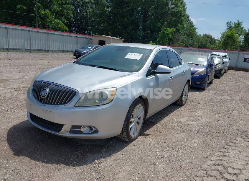 Photo 2 of 2014 Buick Verano (VIN 1G4PP5SK2E4108928)