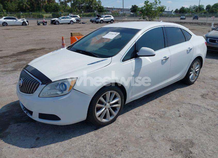 Photo 2 of 2014 Buick Verano (VIN 1G4PP5SK3E4196307)
