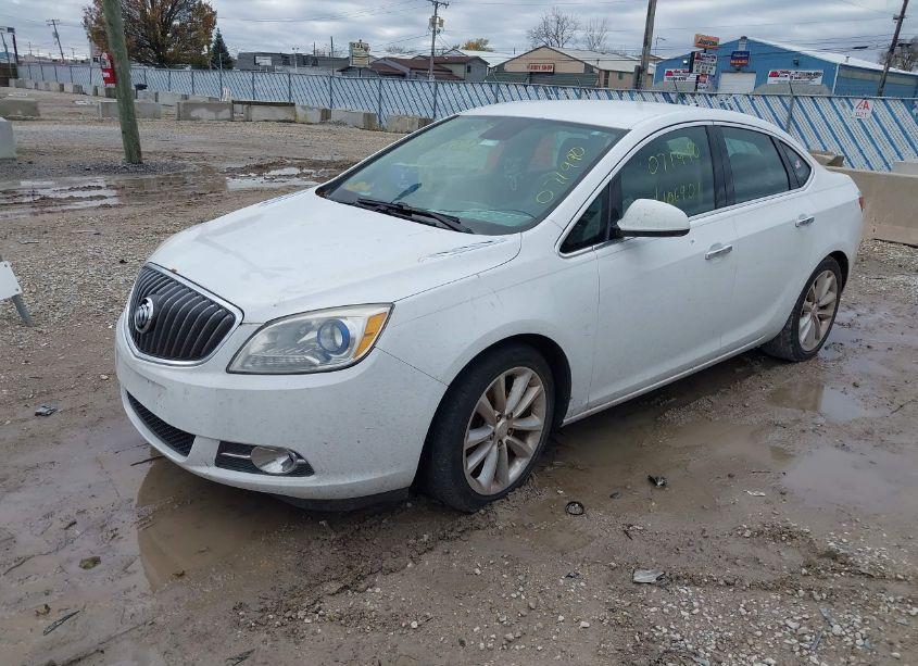 Photo 2 of 2014 Buick Verano (VIN 1G4PP5SK5E4106901)