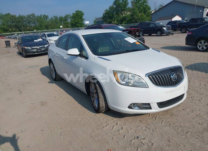 2014 Buick Verano (VIN 1G4PP5SK5E4143690) main photo