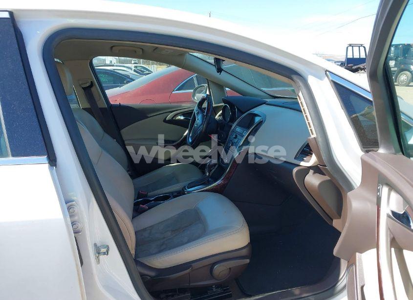 Photo 5 of 2013 Buick Verano (VIN 1G4PP5SK6D4141378)