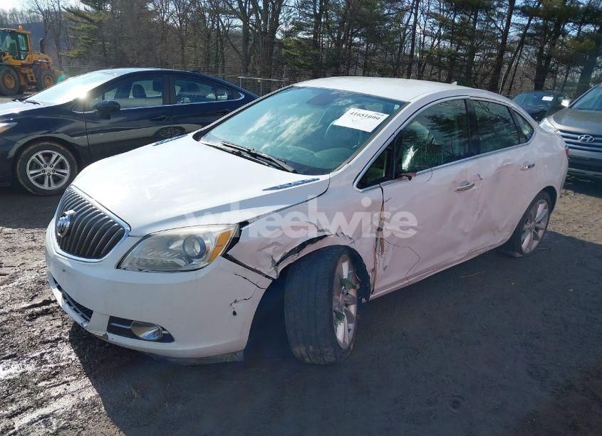 Photo 2 of 2013 Buick Verano (VIN 1G4PP5SK8D4136893)