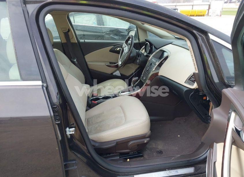 Photo 5 of 2014 Buick Verano (VIN 1G4PP5SKXE4138582)