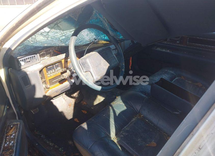 Photo 5 of 1993 Cadillac Deville N/A (VIN 1G6CD53B8P4282163)