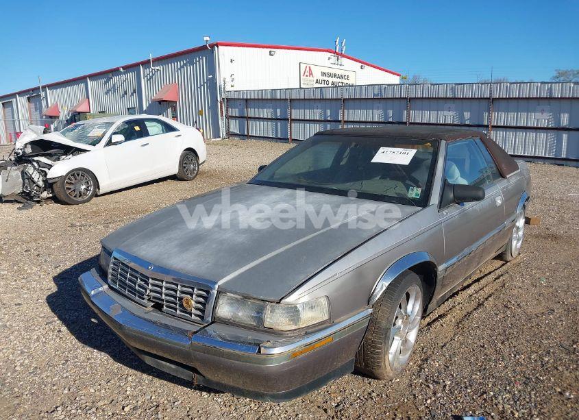Photo 12 of 1992 Cadillac Seville (VIN 1G6EL13B2N0612154)