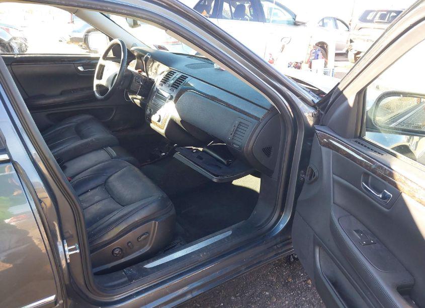 Photo 5 of 2011 Cadillac Dts STANDARD (VIN 1G6KA5E60BU111114)