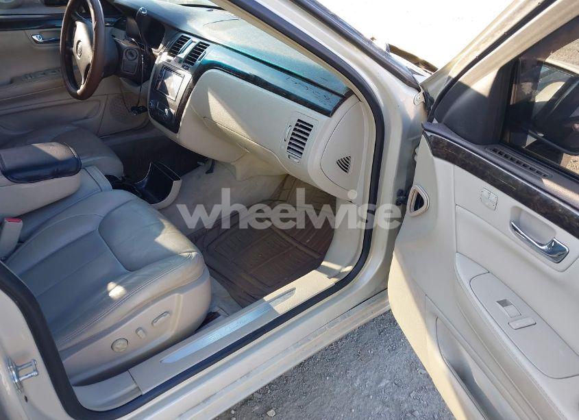 Photo 5 of 2011 Cadillac Dts STANDARD (VIN 1G6KA5E68BU100040)