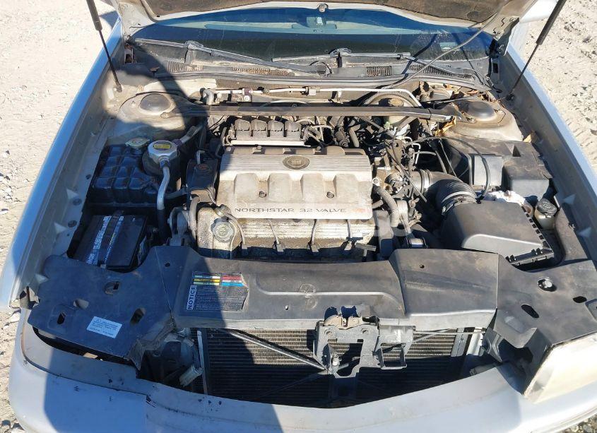 Photo 10 of 1998 Cadillac Deville STANDARD (VIN 1G6KD54Y3WU747543)