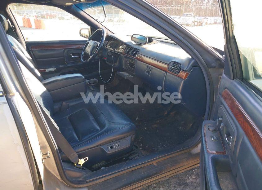 Photo 5 of 1998 Cadillac Deville STANDARD (VIN 1G6KD54Y3WU747543)