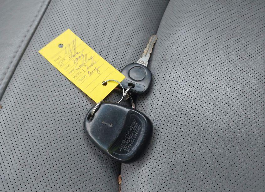 Photo 11 of 2005 Cadillac Deville LIVERY (VIN 1G6KD54Y65U198175)