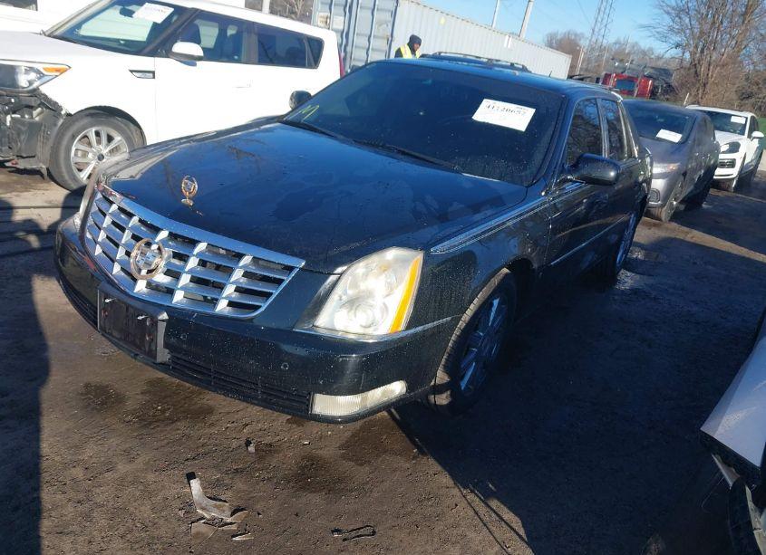 Photo 2 of 2008 Cadillac Dts 1SD (VIN 1G6KD57Y18U134058)