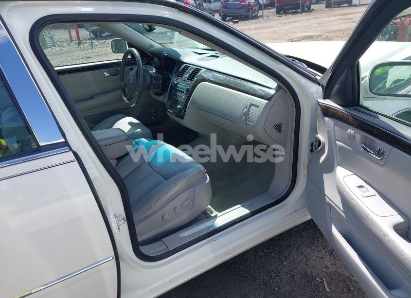 Photo 5 of 2010 Cadillac Dts LUXURY COLLECTION (VIN 1G6KD5EY0AU114294)