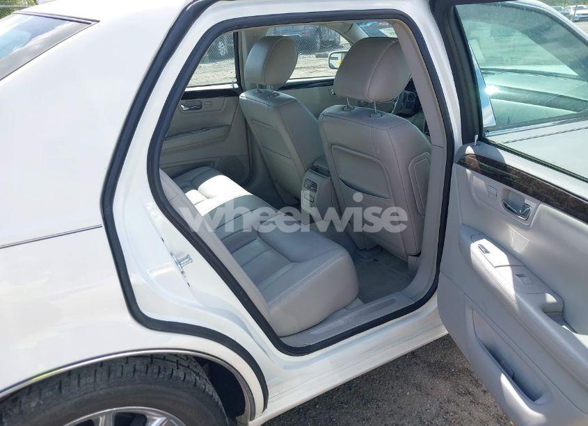 Photo 8 of 2010 Cadillac Dts LUXURY COLLECTION (VIN 1G6KD5EY0AU114294)