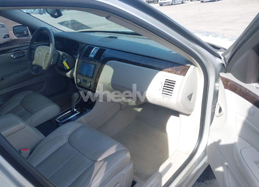 Photo 5 of 2010 Cadillac Dts LUXURY COLLECTION (VIN 1G6KD5EY2AU104673)