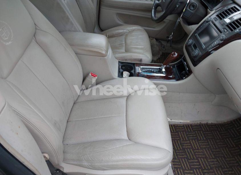 Photo 5 of 2011 Cadillac Dts PREMIUM COLLECTION (VIN 1G6KH5E62BU102569)