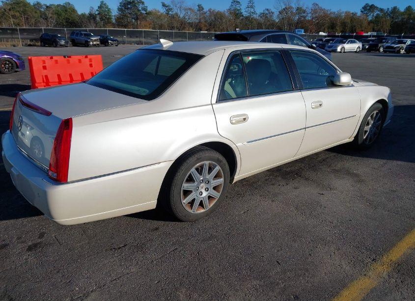 Photo 4 of 2010 Cadillac Dts PREMIUM COLLECTION (VIN 1G6KH5EY3AU136357)