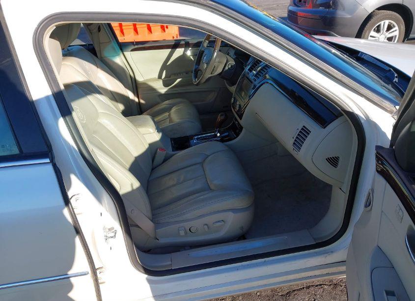 Photo 5 of 2010 Cadillac Dts PREMIUM COLLECTION (VIN 1G6KH5EY3AU136357)