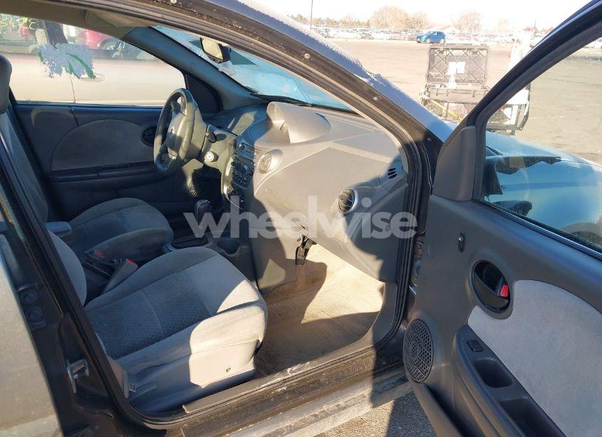 Photo 5 of 2005 Saturn Ion 3 (VIN 1G8AL52FX5Z164640)