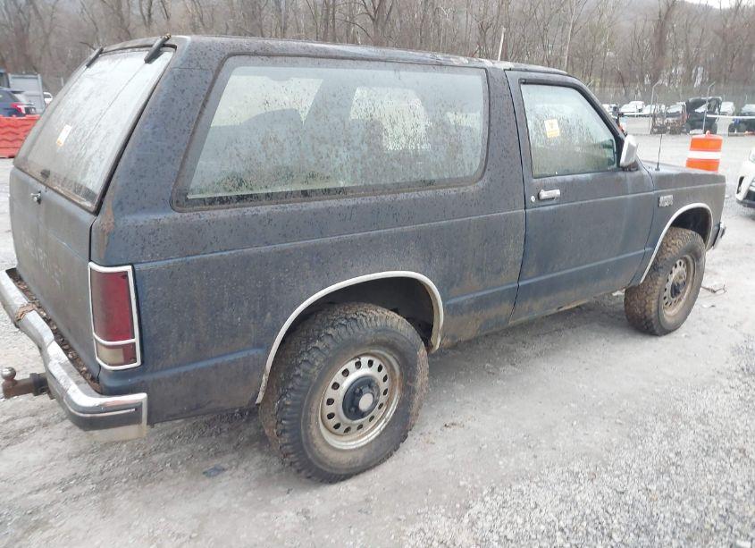 Photo 4 of 1985 Chevrolet Blazer S10 (VIN 1G8CT18B0F0136471)