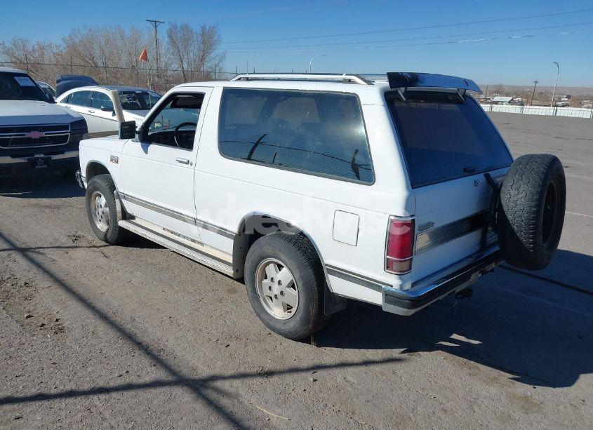 Photo 3 of 1985 Chevrolet Blazer S10 (VIN 1G8CT18B7F0130179)