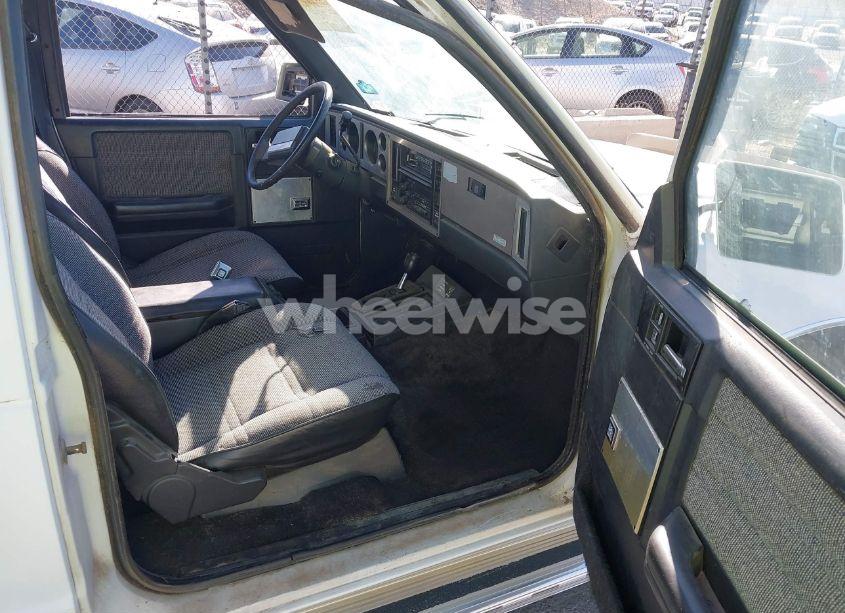 Photo 5 of 1985 Chevrolet Blazer S10 (VIN 1G8CT18B7F0130179)