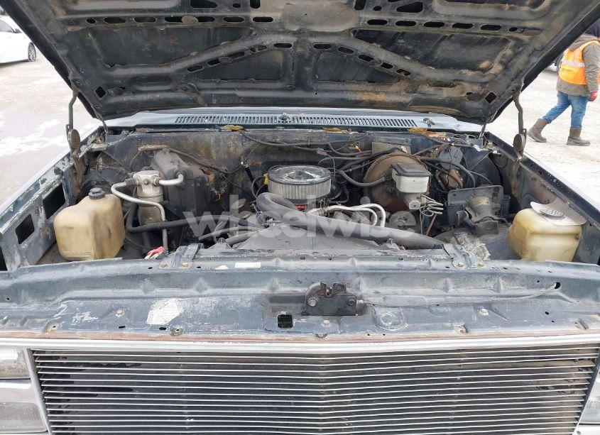 Photo 10 of 1985 Chevrolet Suburban C10 (VIN 1G8EC16L7FF197429)