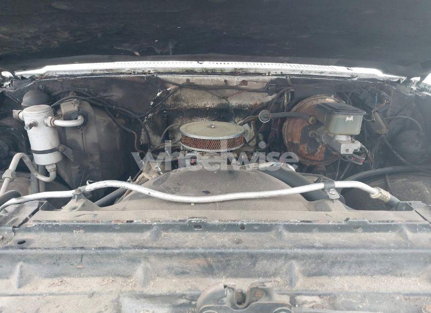 Photo 10 of 1983 Chevrolet Suburban K10 (VIN 1G8EK16L3DF155484)