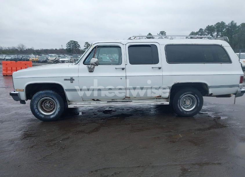 Photo 6 of 1983 Chevrolet Suburban K10 (VIN 1G8EK16L3DF155484)