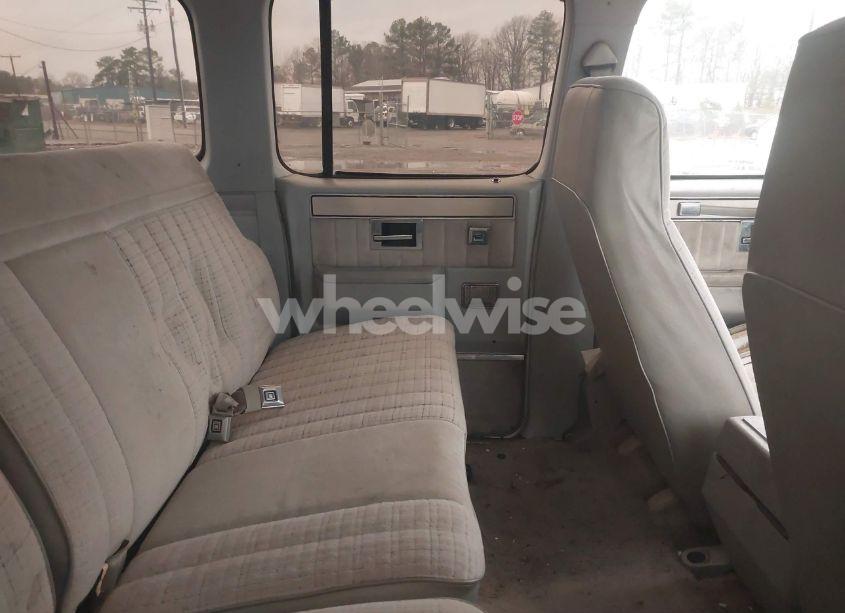 Photo 8 of 1983 Chevrolet Suburban K10 (VIN 1G8EK16L3DF155484)