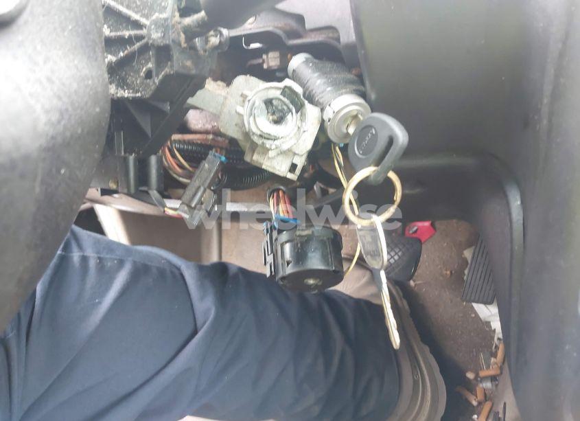 Photo 11 of 2000 Saturn Sl N/A (VIN 1G8ZF5280YZ108657)