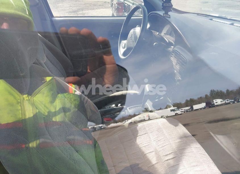 Photo 5 of 2000 Saturn Sl2 N/A (VIN 1G8ZK5275YZ244530)