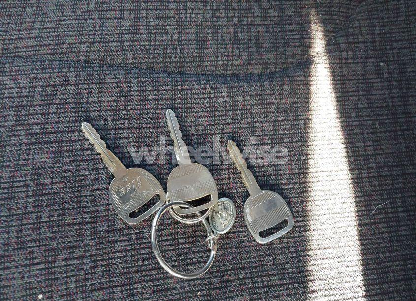 Photo 11 of 2001 Saturn Sl2 N/A (VIN 1G8ZK527X1Z229057)