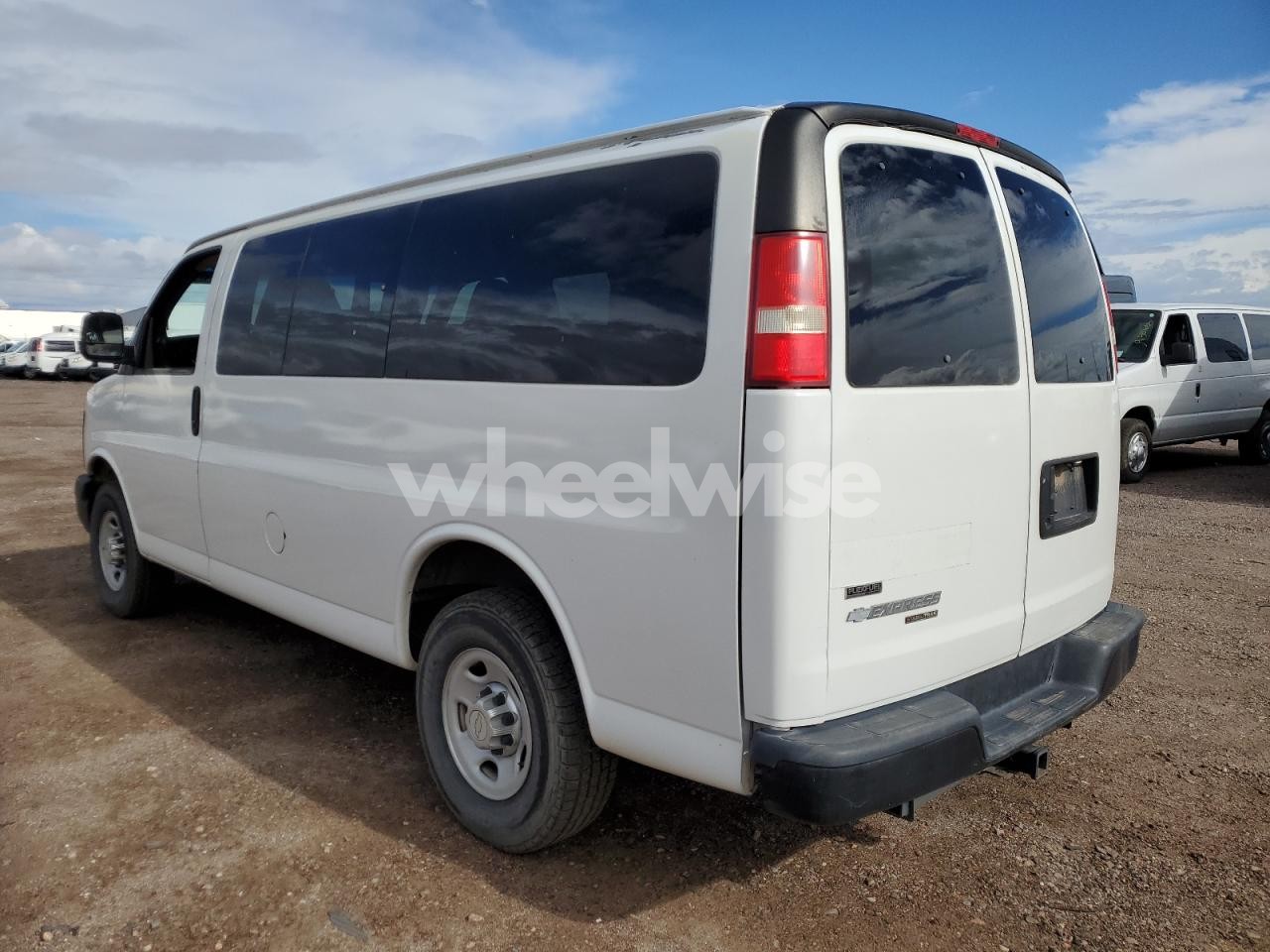 Photo 2 of 2010 CHEVROLET EXPRESS G3500 LS (VIN 1GA2GXDG0A1116453)