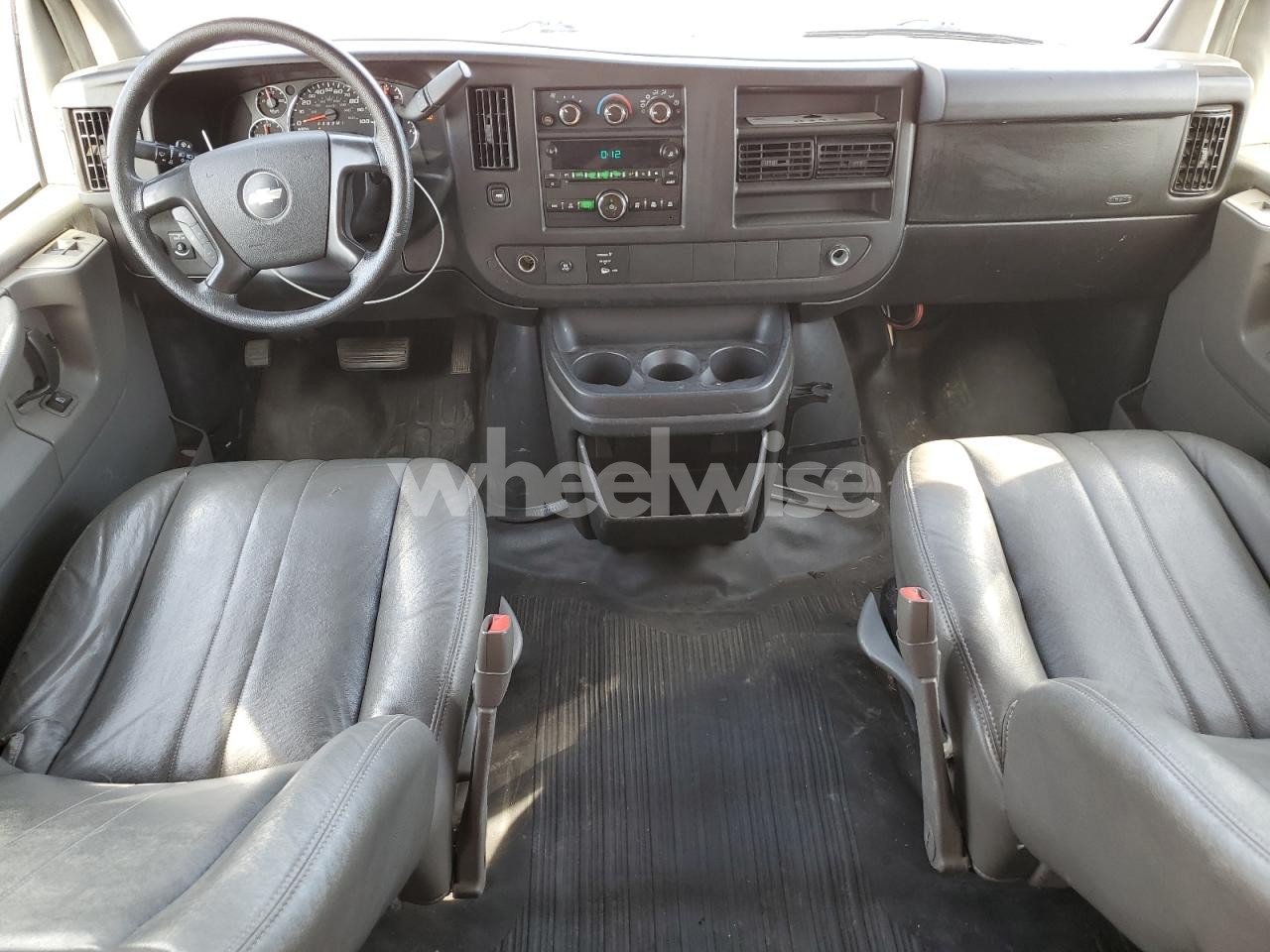 Photo 8 of 2010 CHEVROLET EXPRESS G3500 LS (VIN 1GA2GXDG0A1116453)