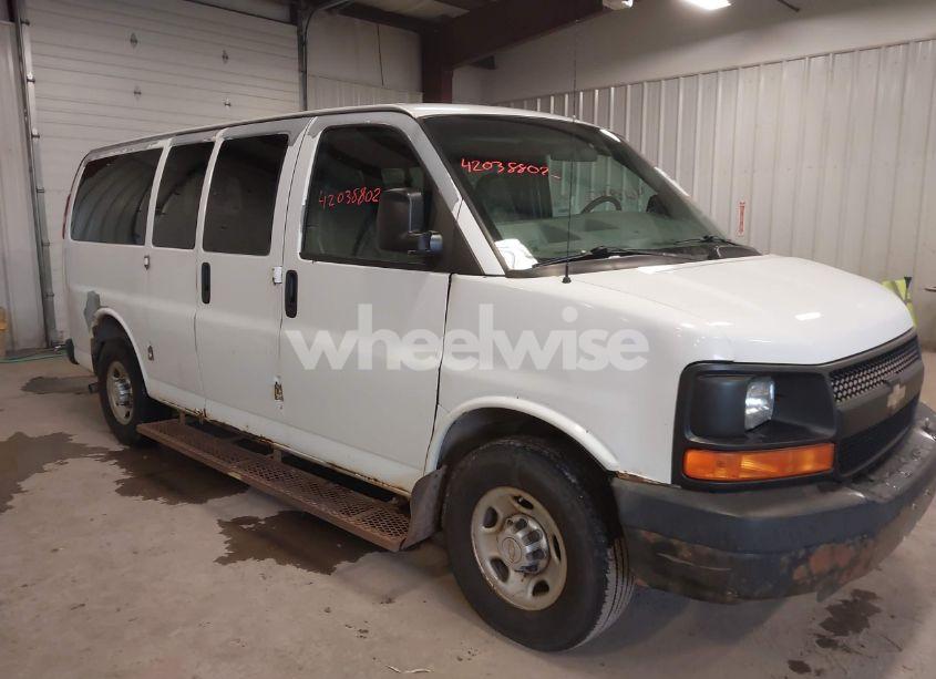 2008 Chevrolet Express LS (VIN 1GAGG25K881144622) main photo