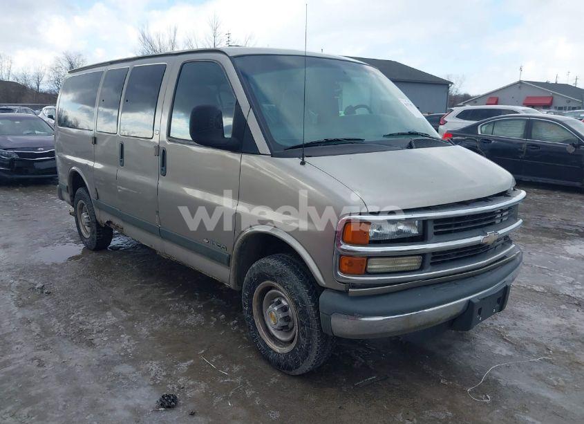 2002 Chevrolet Express (VIN 1GAGG25R121216538) main photo