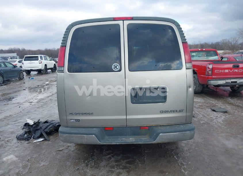 Photo 16 of 2002 Chevrolet Express (VIN 1GAGG25R121216538)