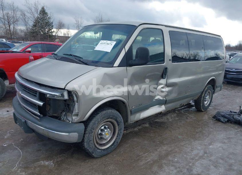 Photo 2 of 2002 Chevrolet Express (VIN 1GAGG25R121216538)