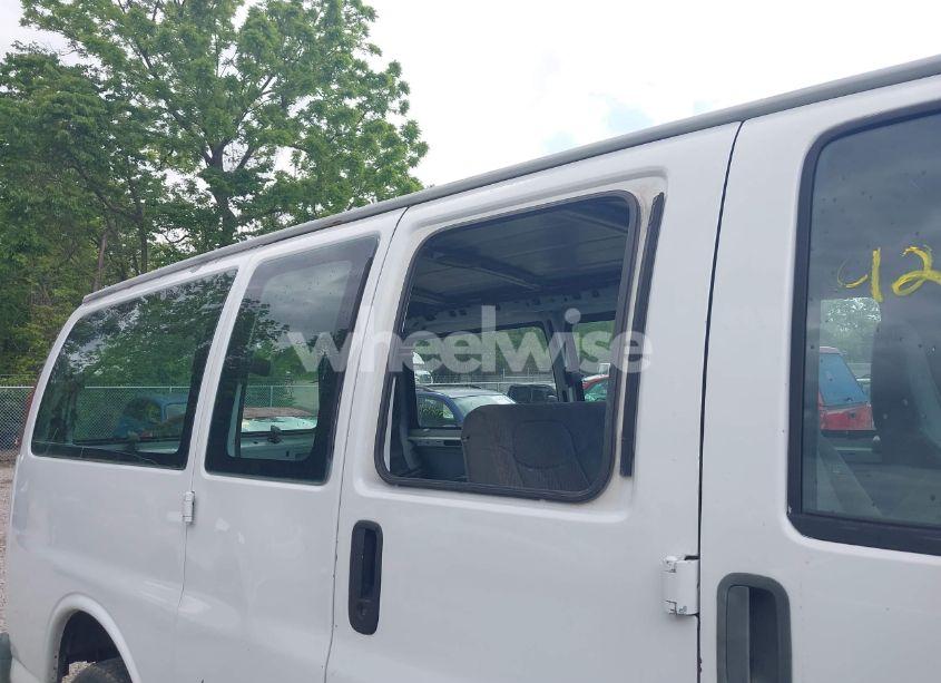 Photo 6 of 2001 Chevrolet Express (VIN 1GAGG25R911227950)